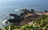 Azorské ostrovy, San Miguele a Terceira 2020 - Portugalsko - Azory San Miguel - dole Ponta da Ferrario s malým sopečným kuželem