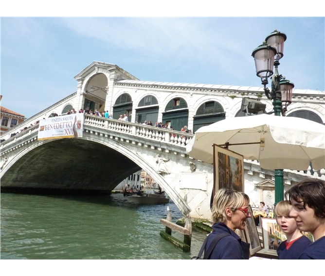 Benátky a ostrovy na Velikonoce 2019 - Itálie - Benátky - Ponte Rialto, nejstarší most přes Canal Grande, dokončen 1591, autor Antonio da Ponte