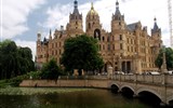 Hamburk, Lübeck, architektura a ostrov Rujána - Německo - Schwerin - zámek,  jezdec v průčelí slovanský obodritský náčelník Niklotem