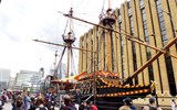 Vánoční Londýn - město historie - Anglie - Londýn - loď Golden Hind F.Drakea v doku St.Mary