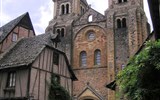 Zelený ráj Francie, kaňony, víno a památky UNESCO 2019 - Francie - Conques - opatství Abbaye de Ste-Foy, 1041-82, dokončováno až 1120, románské, klenba přestavěna v 15.století po zhroucení kupole