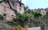 Zelený ráj Francie, kaňony, víno a památky UNESCO 2020 - Francie - Conques - vesnice vznikla kolem opatství a sloužila mu