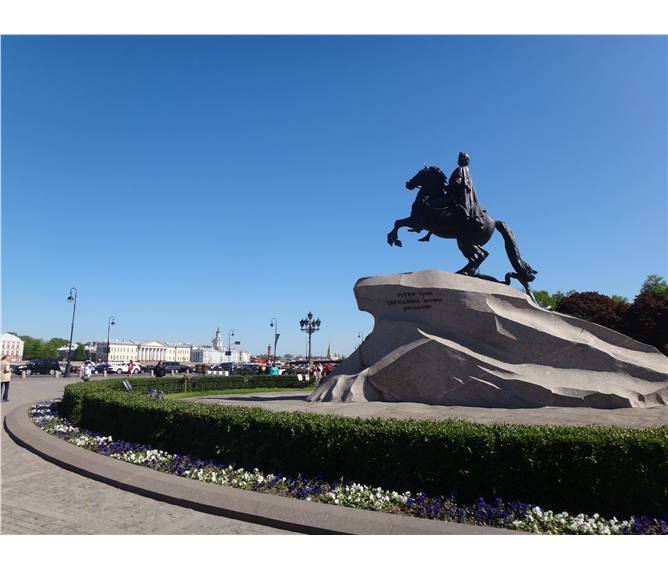Petrohrad, Ermitáž, balet Labutí jezero - Rusko - Petrohrad - památník Petra I, 1782, E.Falconet, na kameni z Karélie ve tvaru mořské vlny, 1.600 tun