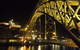 Porto, víno, památky a řeka Douro - Portugalsko -Porto - noční most Puente Don Luis I.