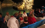 Krásy Vídeňského lesa, jeskyně, soutěsky a slavnost vína Požitkářská míle 2020 - Rakousko - Seegrotte - nastupujeme do lodí k podzemní plavbě