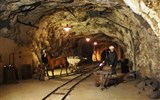 Vídeňský les a Požitkářská míle - Rakousko - Seegrotte - k dopravě v podzemí sloužili koně, kteří zde byli i ustájeni