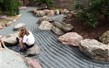 Do Českého koutku a za neznámou krásou Sudet 2020 - Polsko - Jarkow - japonská zahrada využívá i tradiční prvky jakonských zahrad, kámen a drobný štěrčík