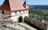 Semmering - dráha UNESCO, vlak Salamander, termály a čokoládový ráj 2020 - Rakousko - Riegersburg, pohled do mírně zvlněné krajiny kolem hradu (foto A.Frčková)