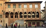 Karneval ve Viareggiu, Lucca a Pistoia 2020 - Itálie - Pistoia, Palazzo Vescovi, konec 11.století