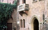 Poznávací zájezd - Benátky a okolí - Itálie - Benátsko - Verona, balkon tak dobře známý z Julie a Romea