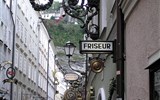 Poznávací zájezd - Rakousko - Rakousko, Salzburg - úzké uličky pod pevností se starobylými vývěsními štíty