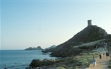 Korsika, ostrov krás a barev - Francie, Korsika, pobřeží s věží