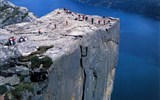 Poznávací zájezd - Norsko - Norsko - Prekestolen, kvádrovitý megablok tyčící se 604 m nad hladinou  Lysefjordu s překrásným výhledem