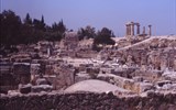 Poznávací zájezd - Řecko a ostrovy - Řecko - Korinth - zbytky starověkého města se zříceninami hradu Akrokorinth a Apollónova chrámu z 5.stol.př.n.l. 