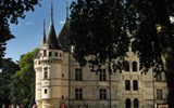 Poznávací zájezd - Zámky na Loiře - Francie, Loira, Azay-le-Rideau, postaven pokladníkem krále Františka I. Gillesem Berthelotem