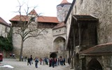 Barevný víkend v Salcbursku, Berchtesgaden a Orlí hnízdo 2020 - Rakousko - Salzburg - vnitřní nádvoří pevnosti Hohensalzburg má dodnes středověký ráz