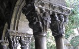 Poznávací zájezd - Francie - Francie, Provence, Arles, křížová chodba, detail hlavic