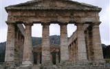 Poznávací zájezd - Sicílie - Itálie - Sicílie - Segesta, obdivuhodně zachovaný řecký chrám vznikl v městě s většinou neřeckého obyvatelstva