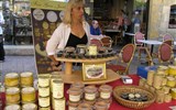 Poznávací zájezd - Francie - Francie - Périgord - Sarlat, trh a na něm paštiky z husích jater, specialita kraje