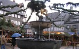 Bavorské velikonoční kašny a středověká městečka 2019 - Německo - jedna z velikonočně vyzdobených kašen